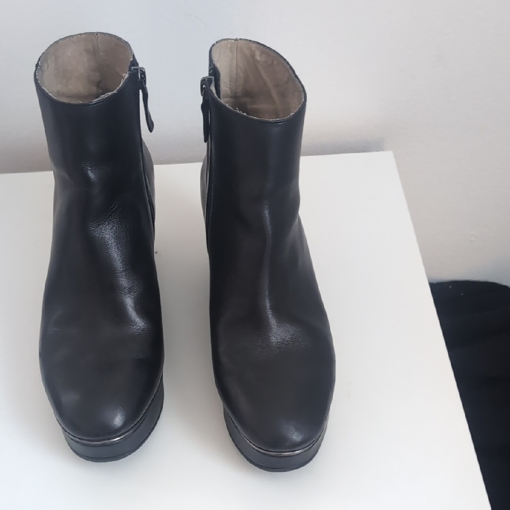 Elegant Black Wedge Boots